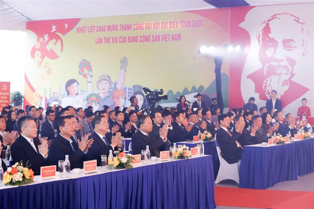 tong bi thu To Lam du khoi cong bac thang long urban city1